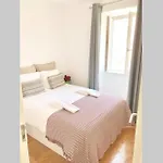 Apartment 32 2 - Heart Of Private Apartment, Bairro Alto Lisbon