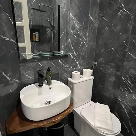 Apartment 32 2 - Heart Of Private Apartment, Bairro Alto Lissabon
